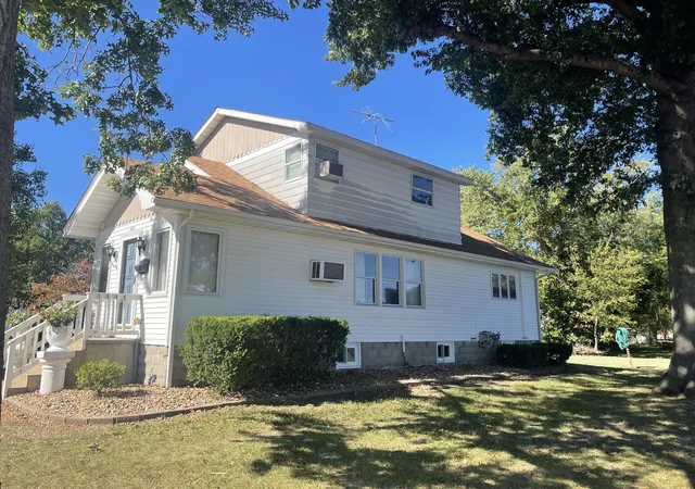 Photo 2 of Single family home for sale at 808 W Lexington St, Marion, IL 62959 | MLS# 12787992 | Listing updated on 2026-10-20