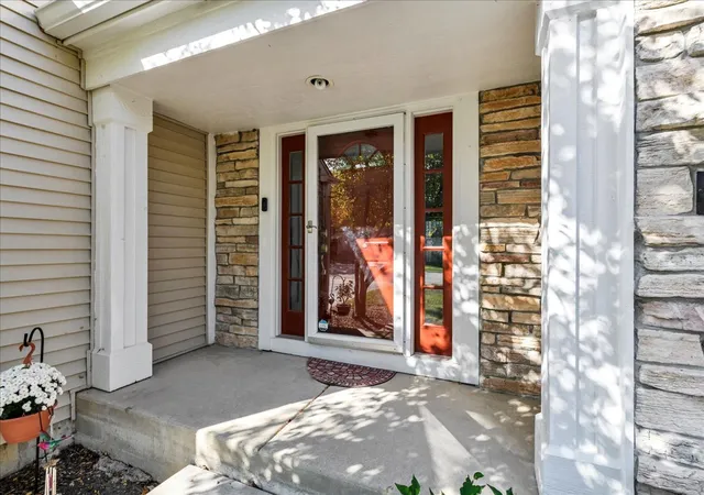 Photo 2 of Townhouse for sale at 1540 Regan Ct, Hoffman Estates, IL 60192 | MLS# 12788019 | Listing updated on 2026-10-20