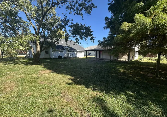 Photo 4 of Single family home for sale at 906 E Summers St, West Frankfort, IL 62896 | MLS# 12788020 | Listing updated on 2026-10-23