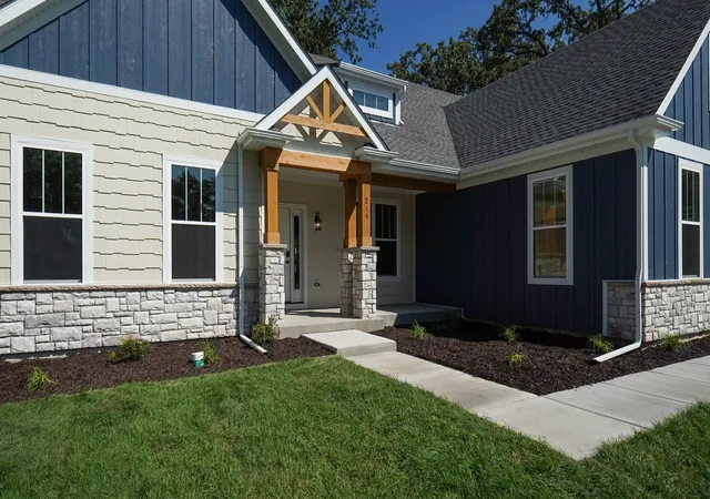 Photo 3 of Single family home for sale at 214 Burr Oak Cir, Elgin, IL 60124 | MLS# 12788022 | Listing updated on 2026-10-23