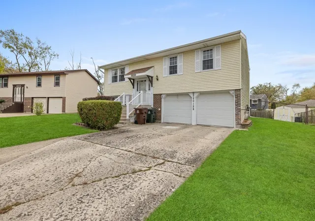 Single family home for sale at 20128 S Kingston Ct, Frankfort, IL 60423 | MLS# 12788024