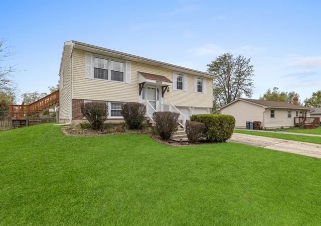 Photo 2 of Single family home for sale at 20128 S Kingston Ct, Frankfort, IL 60423 | MLS# 12788024 | Listing updated on 2026-10-20