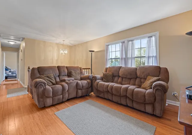 Photo 4 of Single family home for sale at 20128 S Kingston Ct, Frankfort, IL 60423 | MLS# 12788024 | Listing updated on 2026-10-20