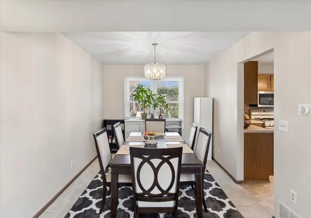 Photo 4 of Single family home for sale at 1163 Bennington Dr, Crystal Lake, IL 60014 | MLS# 12788028 | Listing updated on 2026-10-28