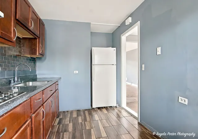 Listing Photo 2 - Condo for sale in building located at 754 Walnut St, Waukegan, IL 60085 - Unit #2w