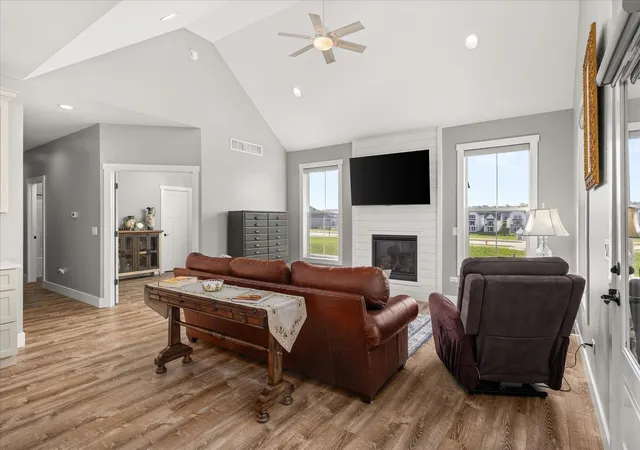 Photo 4 of Single family home for sale at 7 Juniper Ln, Ottawa, IL 61350 | MLS# 12788032 | Listing updated on 2026-10-23