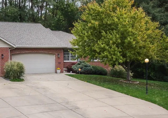 Photo 2 of Townhouse for sale at 405 Hampton Cvs, Peoria, IL 61607 | MLS# 12788042 | Listing updated on 2026-10-20