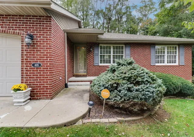 Photo 3 of Townhouse for sale at 405 Hampton Cvs, Peoria, IL 61607 | MLS# 12788042 | Listing updated on 2026-10-20