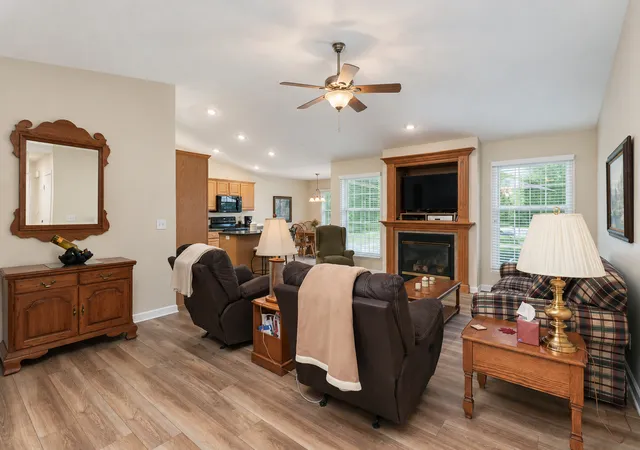 Photo 4 of Townhouse for sale at 405 Hampton Cvs, Peoria, IL 61607 | MLS# 12788042 | Listing updated on 2026-10-20
