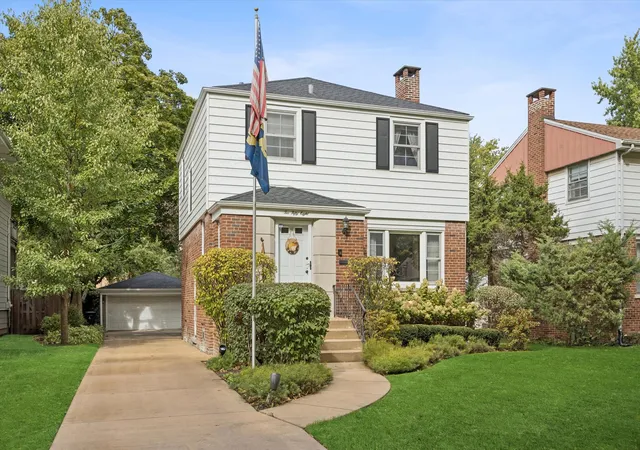 Single family home for sale at 258 Lawton Rd, Riverside, IL 60546 | MLS# 12788043