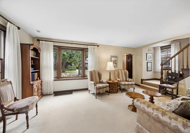 Photo 4 of Single family home for sale at 258 Lawton Rd, Riverside, IL 60546 | MLS# 12788043 | Listing updated on 2026-10-23