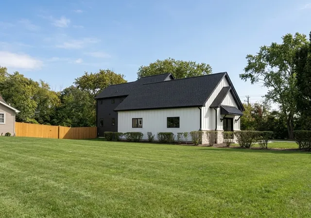 Photo 3 of Mansion for sale at 4031 Venard Rd, Downers Grove, IL 60515 | MLS# 12788047 | Listing updated on 2026-10-23