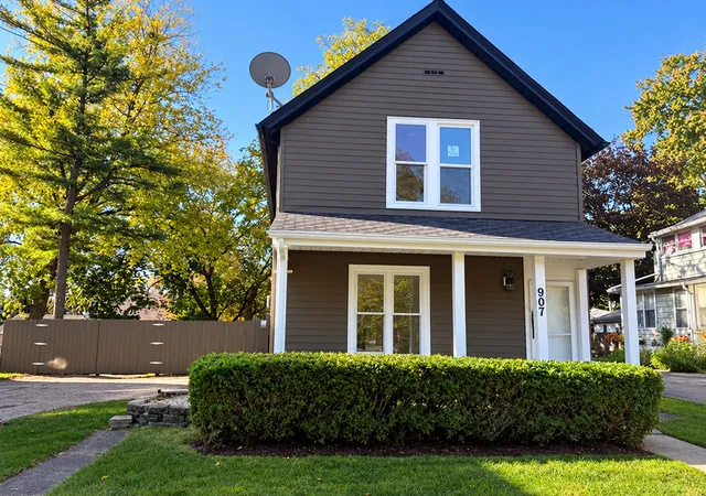 Photo 2 of Single family home for sale at 907 Porter St, Waukegan, IL 60085 | MLS# 12788053 | Listing updated on 2026-10-23