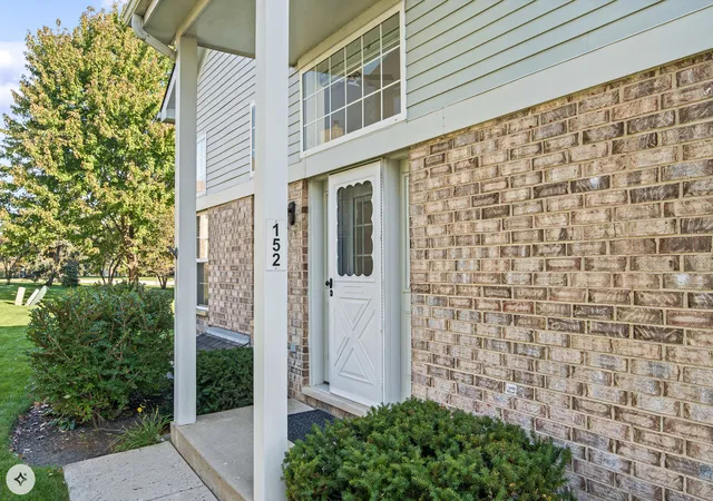 Photo 2 of Townhouse for sale at 152 Sussex Ct, Roselle, IL 60172 | MLS# 12788060 | Listing updated on 2026-10-29
