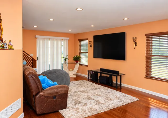 Photo 1 of Single family home for sale at 21532 Cormorant St, Crest Hill, IL 60403 | MLS# 12788069 | Listing updated on 2026-10-20