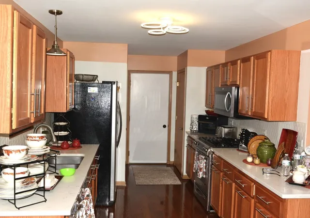 Photo 2 of Single family home for sale at 21532 Cormorant St, Crest Hill, IL 60403 | MLS# 12788069 | Listing updated on 2026-10-20