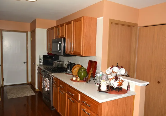 Photo 4 of Single family home for sale at 21532 Cormorant St, Crest Hill, IL 60403 | MLS# 12788069 | Listing updated on 2026-10-20