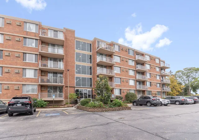 Photo 2 of Condo for sale at 2200 S Stewart Ave #4D, Lombard, IL 60148 | MLS# 12788074 | Listing updated on 2026-10-28
