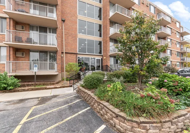 Photo 3 of Condo for sale at 2200 S Stewart Ave #4D, Lombard, IL 60148 | MLS# 12788074 | Listing updated on 2026-10-28