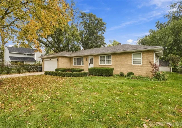 Photo 2 of Single family home for sale at 1931 Charles Ln, Aurora, IL 60505 | MLS# 12788078 | Listing updated on 2026-10-20