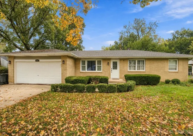 Photo 3 of Single family home for sale at 1931 Charles Ln, Aurora, IL 60505 | MLS# 12788078 | Listing updated on 2026-10-20