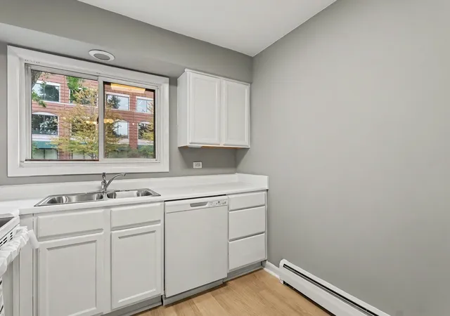 Listing Photo 5 - Condo for sale in building located at 220 W Colfax St, Palatine, IL 60067 - Unit #102