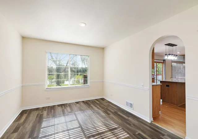 Photo 4 of Single family home for sale at 997 Tylerton Cir, Grayslake, IL 60030 | MLS# 12788105 | Listing updated on 2026-10-22