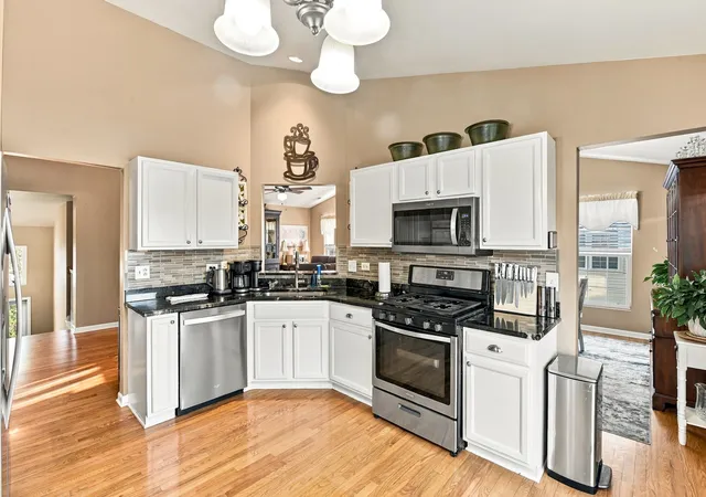 Listing Photo 1 - Condo for sale in building located at 24916 W Gates Ln, Plainfield, IL 60585 - Unit #24916