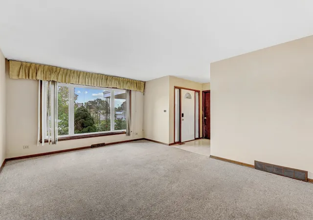 Photo 4 of Single family home for sale at 1248 Andrea Ln, Des Plaines, IL 60018 | MLS# 12788107 | Listing updated on 2026-10-20