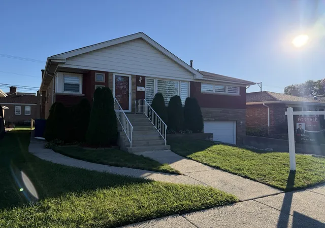 Photo 2 of Single family home for sale at 2845 W 91st Street, Evergreen Park, IL 60805 | MLS# 12788118 | Listing updated on 2026-10-23