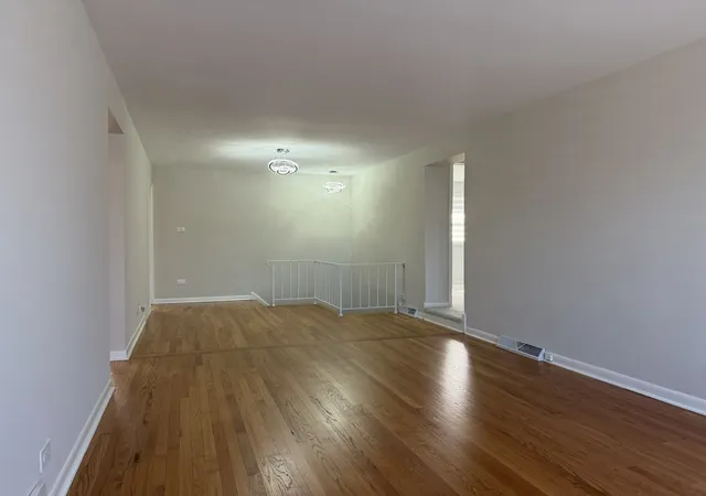 Photo 4 of Single family home for sale at 2845 W 91st Street, Evergreen Park, IL 60805 | MLS# 12788118 | Listing updated on 2026-10-23