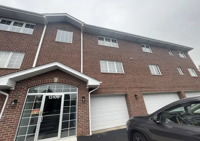 Listing Photo 2 - Condo for sale in building located at 13109 Forest Ridge Dr, Palos Heights, IL 60463 - Unit #3D