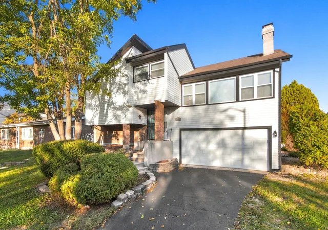 Single family home for sale at 17909 Chartres Ct, Hazel Crest, IL 60429 | MLS# 12788134
