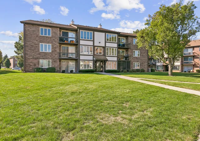 Condo for sale at 4948 Circle Ct #704, Crestwood, IL 60418 | MLS# 12788168