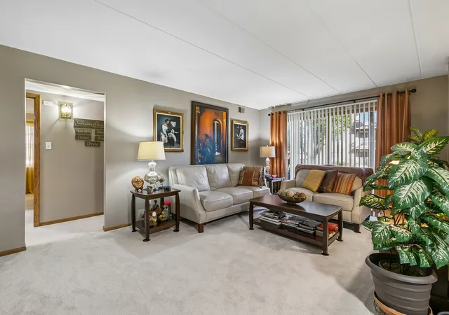 Photo 4 of Condo for sale at 4948 Circle Ct #704, Crestwood, IL 60418 | MLS# 12788168 | Listing updated on 2026-10-28