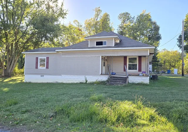 Photo 1 of Sale Pending at 2321 Upchurch St, Eldorado, IL 62930 | MLS# 12788169 | Listing updated on 2026-10-21