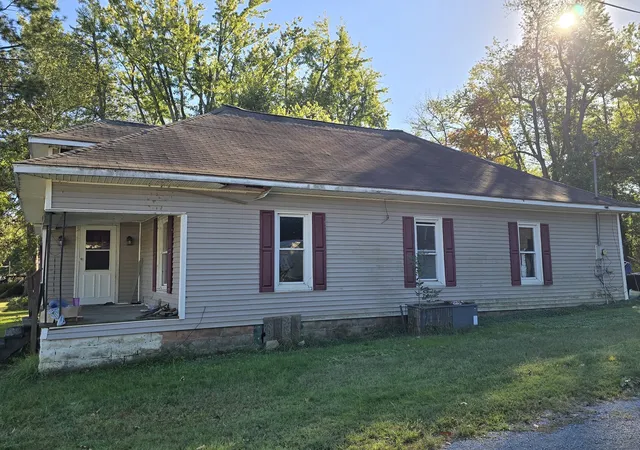 Photo 2 of Sale Pending at 2321 Upchurch St, Eldorado, IL 62930 | MLS# 12788169 | Listing updated on 2026-10-21