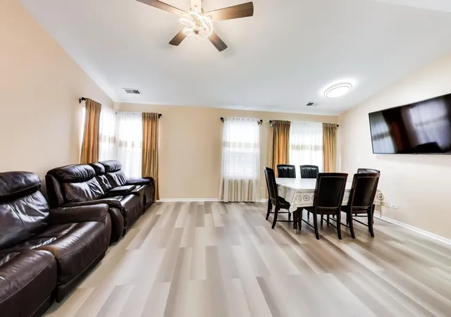 Photo 4 of House for sale at 467 Gloria Ln, Oswego, IL 60543 | MLS# 12788173 | Listing updated on 2026-10-21