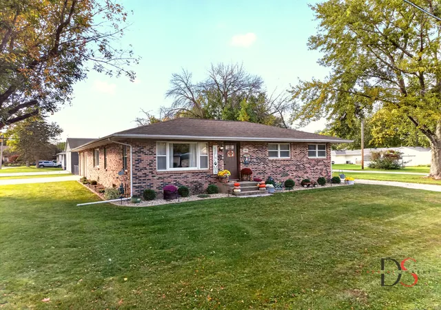 Photo 1 of Single family home for sale at 381 S Hossack St, Seneca, IL 61360 | MLS# 12788176 | Listing updated on 2026-10-20
