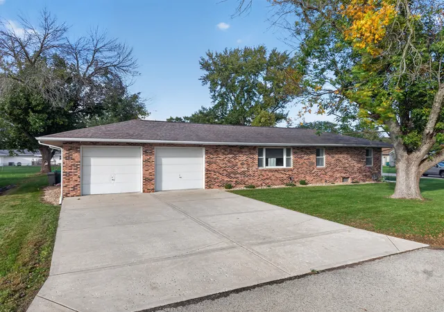 Photo 4 of Single family home for sale at 381 S Hossack St, Seneca, IL 61360 | MLS# 12788176 | Listing updated on 2026-10-20