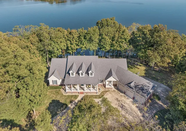 Photo 1 of Single family home for sale at 2331 Du Claire Rd, Decatur, IL 62521 | MLS# 12788181 | Listing updated on 2026-10-29