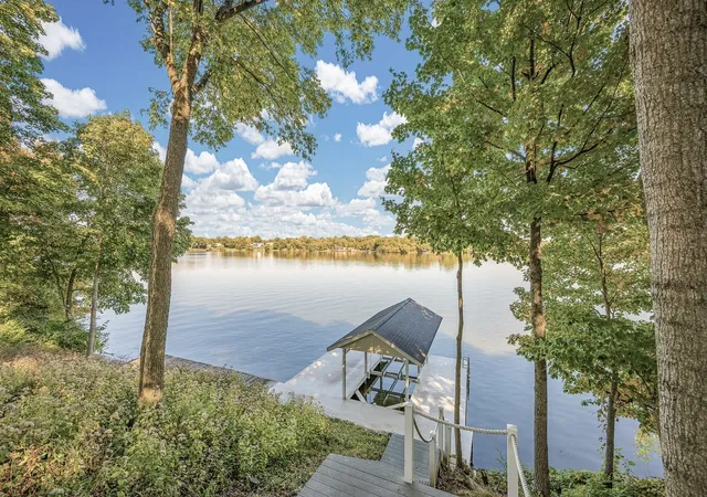 Photo 3 of Single family home for sale at 2331 Du Claire Rd, Decatur, IL 62521 | MLS# 12788181 | Listing updated on 2026-10-29