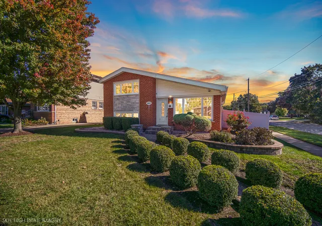 Photo 1 of Single family home for sale at 10545 S Kenneth Ave, Oak Lawn, IL 60453 | MLS# 12788183 | Listing updated on 2026-10-22
