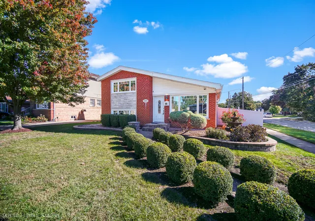 Photo 2 of Single family home for sale at 10545 S Kenneth Ave, Oak Lawn, IL 60453 | MLS# 12788183 | Listing updated on 2026-10-22