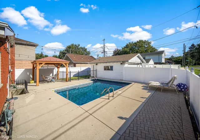 Photo 4 of Single family home for sale at 10545 S Kenneth Ave, Oak Lawn, IL 60453 | MLS# 12788183 | Listing updated on 2026-10-22