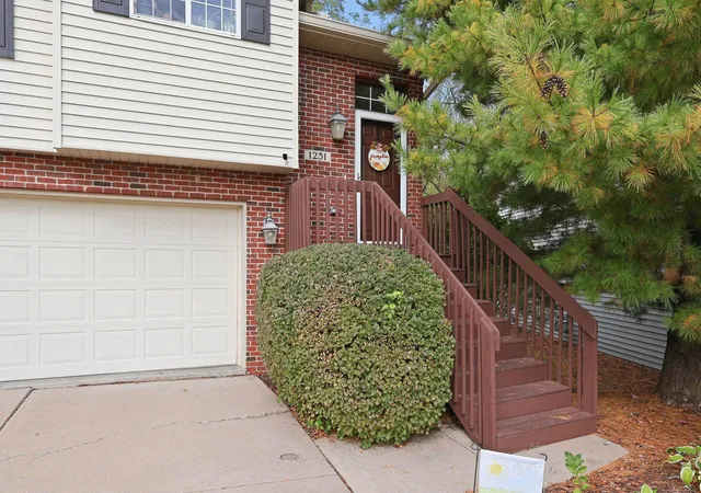 Photo 2 of Townhouse for sale at 1231 33rd Avenue Cir, Silvis, IL 61282 | MLS# 12788186 | Listing updated on 2026-10-29