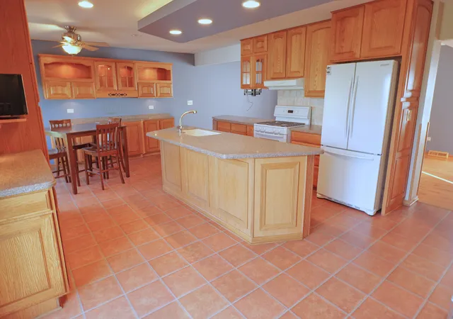Photo 3 of Single family home for sale at 8446 163rd Street, Tinley Park, IL 60487 | MLS# 12788204 | Listing updated on 2026-10-20