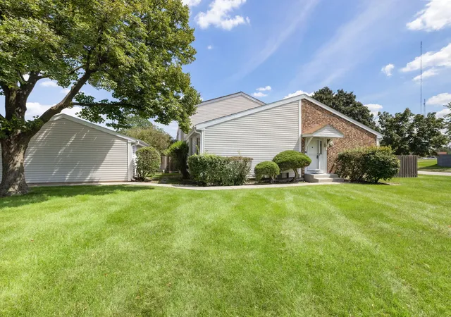 Photo 2 of Townhouse for sale at 337 E Roland Dr, Glendale Heights, IL 60139 | MLS# 12788209 | Listing updated on 2026-10-23