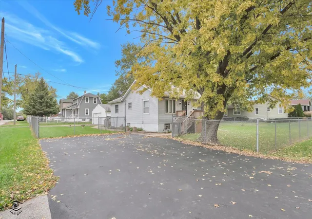 Photo 2 of Single family home for sale at 1701 Sterling Ave, Joliet, IL 60432 | MLS# 12788216 | Listing updated on 2026-10-22
