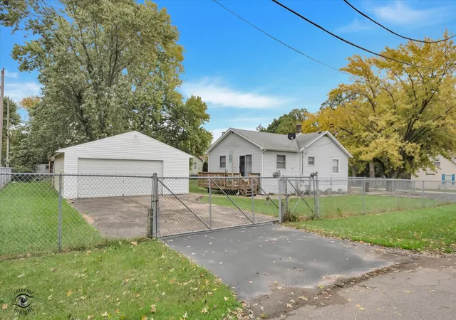 Photo 3 of Single family home for sale at 1701 Sterling Ave, Joliet, IL 60432 | MLS# 12788216 | Listing updated on 2026-10-22